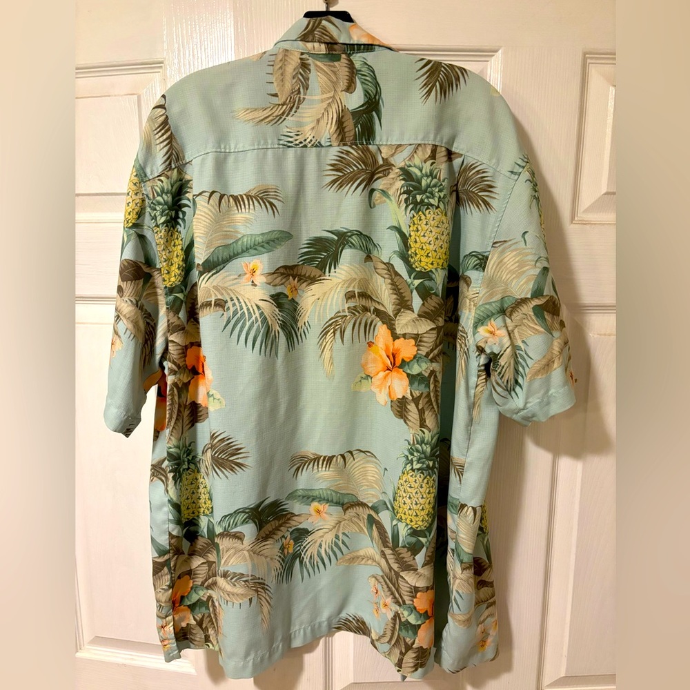 Tommy Bahama casual short sleeve button down - Picture 3 of 3
